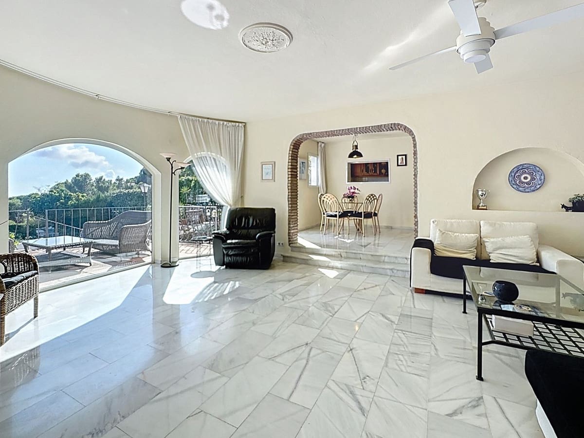 4 Zimmer Villa zu verkaufen in Mijas mit Pool - 975.000 € (Ref: 9383248)