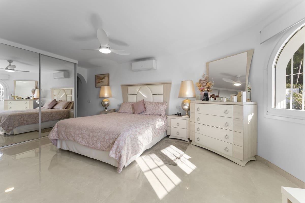 Chalet de 3 habitaciones en Mijas en venta con piscina - 795.000 € (Ref: 9437820)