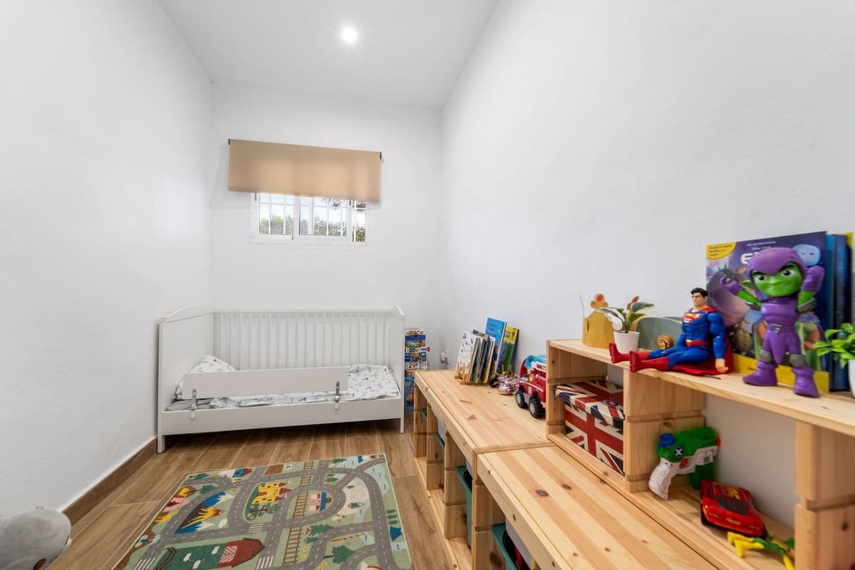 3 bedroom Villa for sale in Entrerrios with pool - € 390,000 (Ref: 9495296)