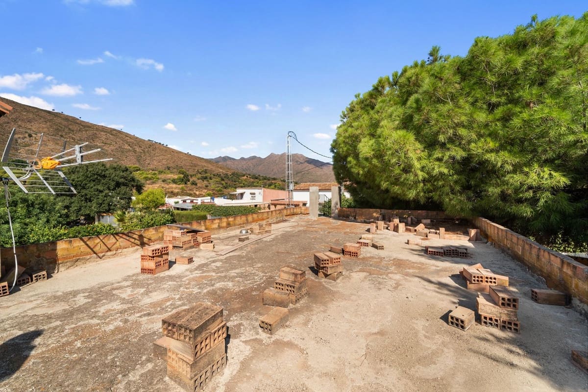 3 bedroom Villa for sale in Entrerrios with pool - € 390,000 (Ref: 9495296)