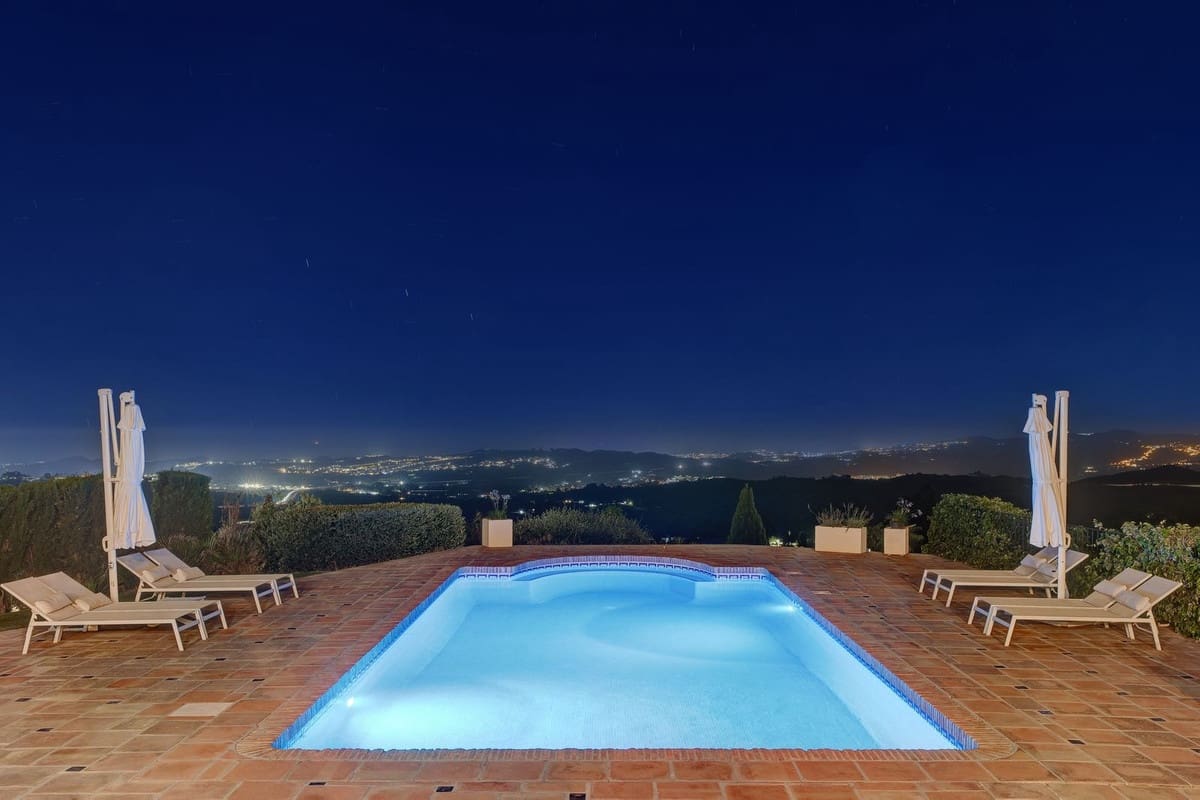 6 bedroom Villa for sale in Mijas with pool - € 1,850,000 (Ref: 9571614)