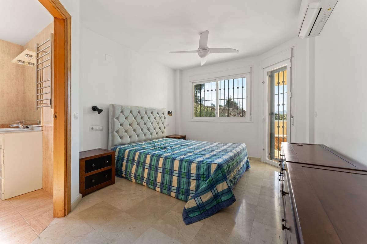 3 quarto Apartamento para venda em Mijas com piscina - 465 000 € (Ref: 9591933)