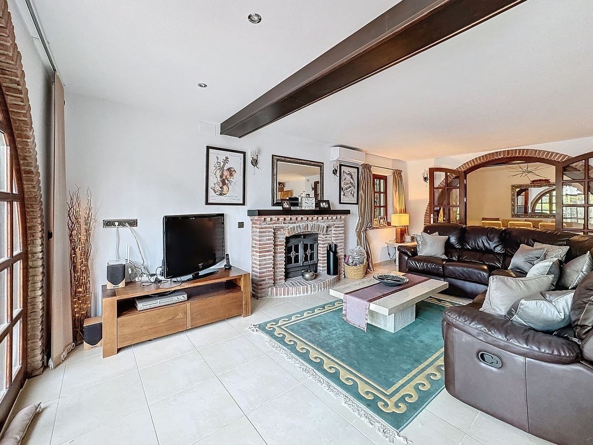 3 sovrum Villa till salu i Mijas med pool - 925 000 € (Ref: 9625155)