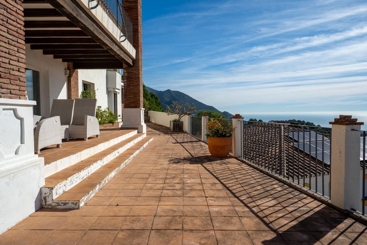 3 soverom Villa til salgs i Mijas med svømmebasseng - € 1 460 000 (Ref: 9627994)