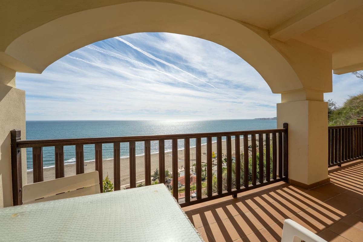2 bedroom Apartment for sale in Benalmadena Costa with pool - € 540,000 (Ref: 9627995)