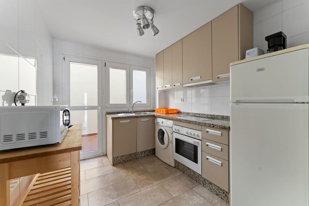 2 bedroom Apartment for sale in Benalmadena Costa with pool - € 540,000 (Ref: 9627995)