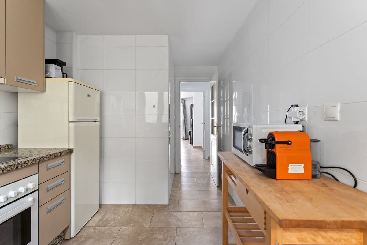 2 bedroom Apartment for sale in Benalmadena Costa with pool - € 540,000 (Ref: 9627995)