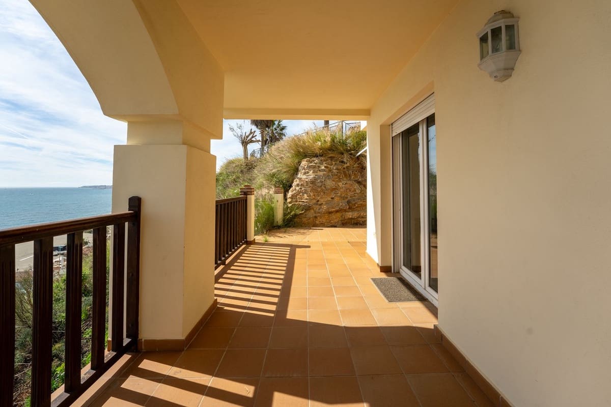 2 bedroom Apartment for sale in Benalmadena Costa with pool - € 540,000 (Ref: 9627995)