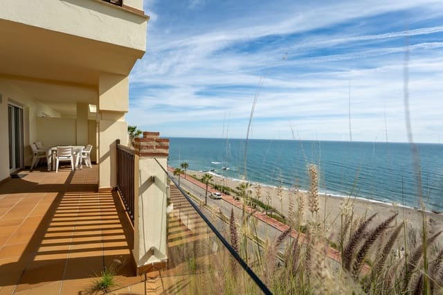 2 bedroom Apartment for sale in Benalmadena Costa, Benalmádena with pool - € 540,000 (Ref: 9627995)