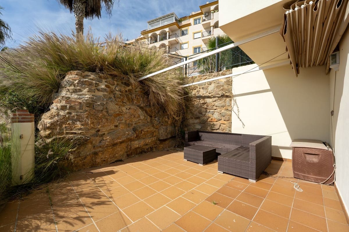 2 bedroom Apartment for sale in Benalmadena Costa with pool - € 540,000 (Ref: 9627995)