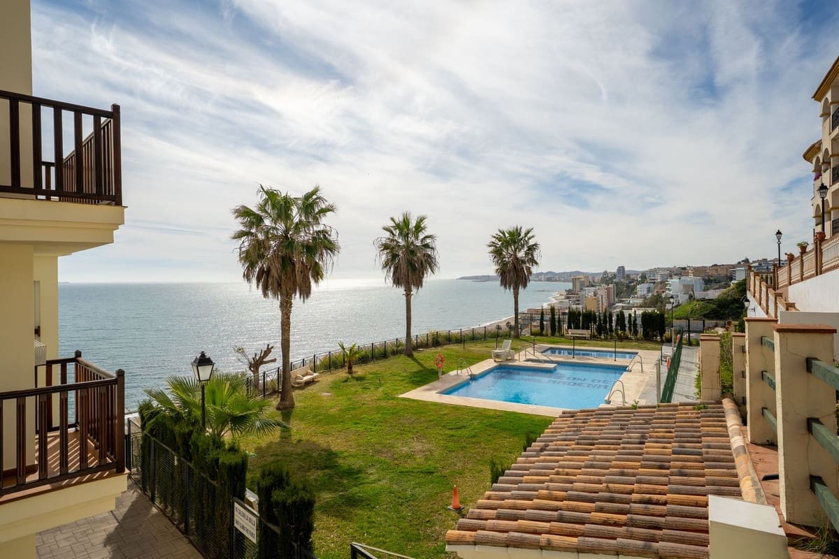 2 bedroom Apartment for sale in Benalmadena Costa with pool - € 540,000 (Ref: 9627995)