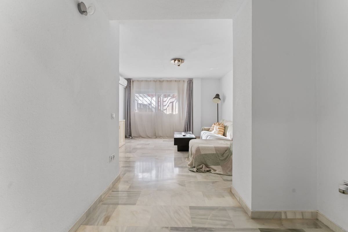 2 soverom Leilighet til salgs i Las Lagunas de Mijas med svømmebasseng - € 235 000 (Ref: 9627996)