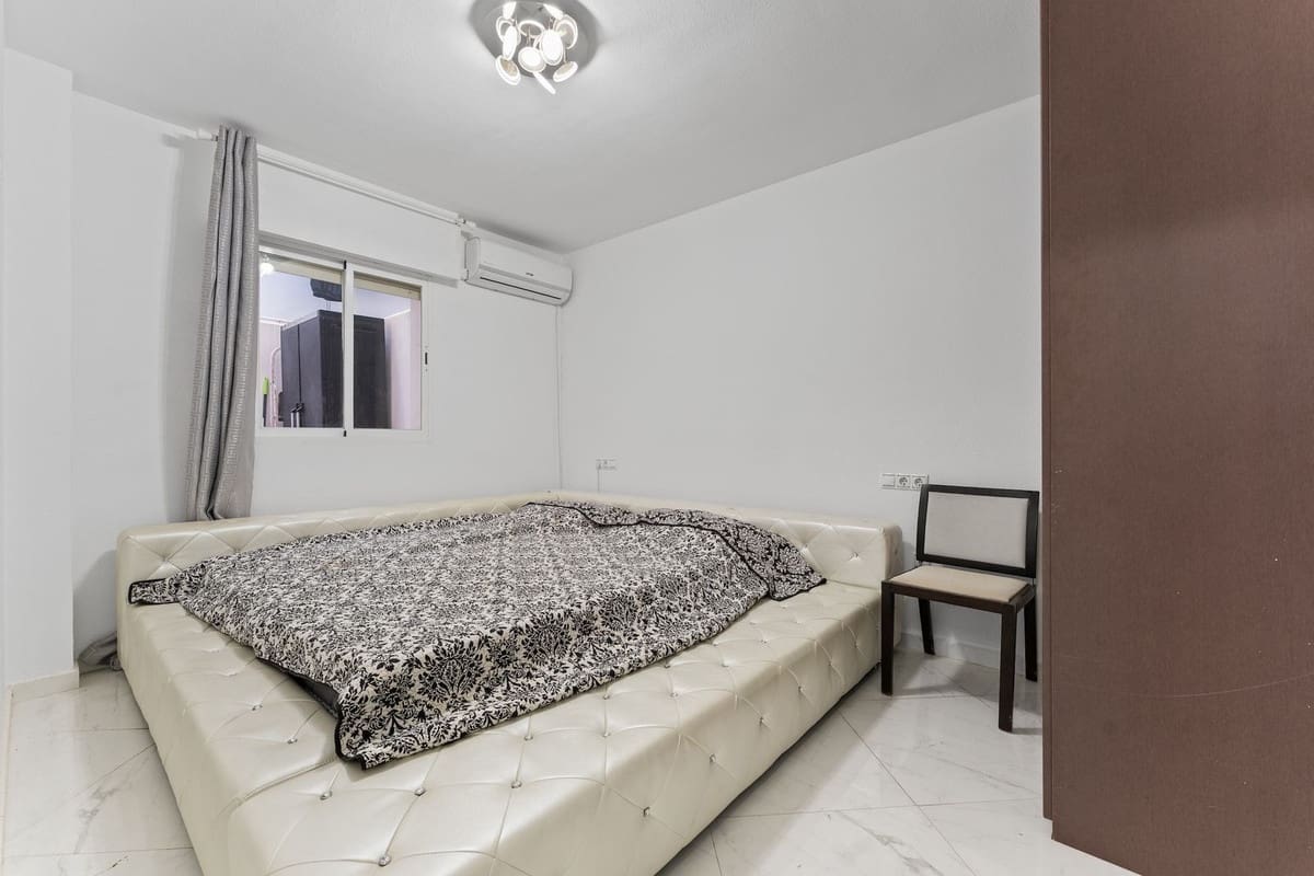 2 soverom Leilighet til salgs i Las Lagunas de Mijas med svømmebasseng - € 235 000 (Ref: 9627996)