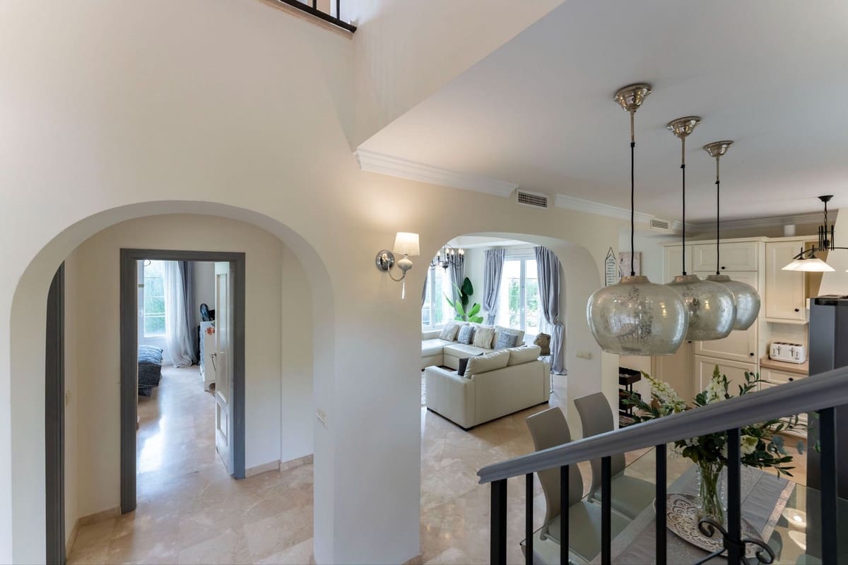 3 soveværelse Villa til salg i Mijas med swimmingpool - € 750.000 (Ref: 9663621)