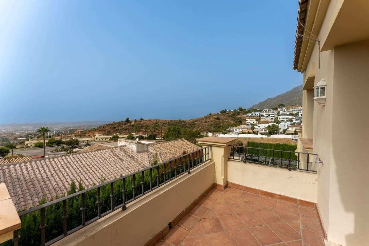 3 soveværelse Villa til salg i Mijas med swimmingpool - € 750.000 (Ref: 9663621)