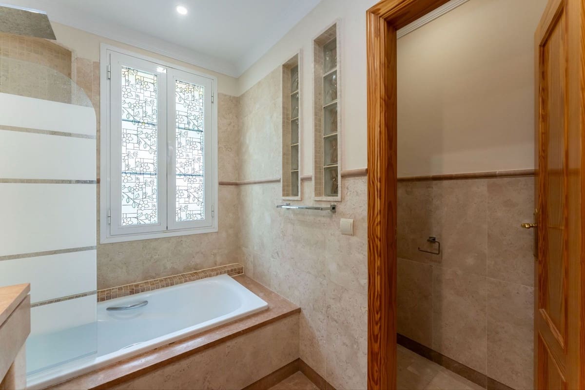 3 soveværelse Villa til salg i Mijas med swimmingpool - € 750.000 (Ref: 9663621)