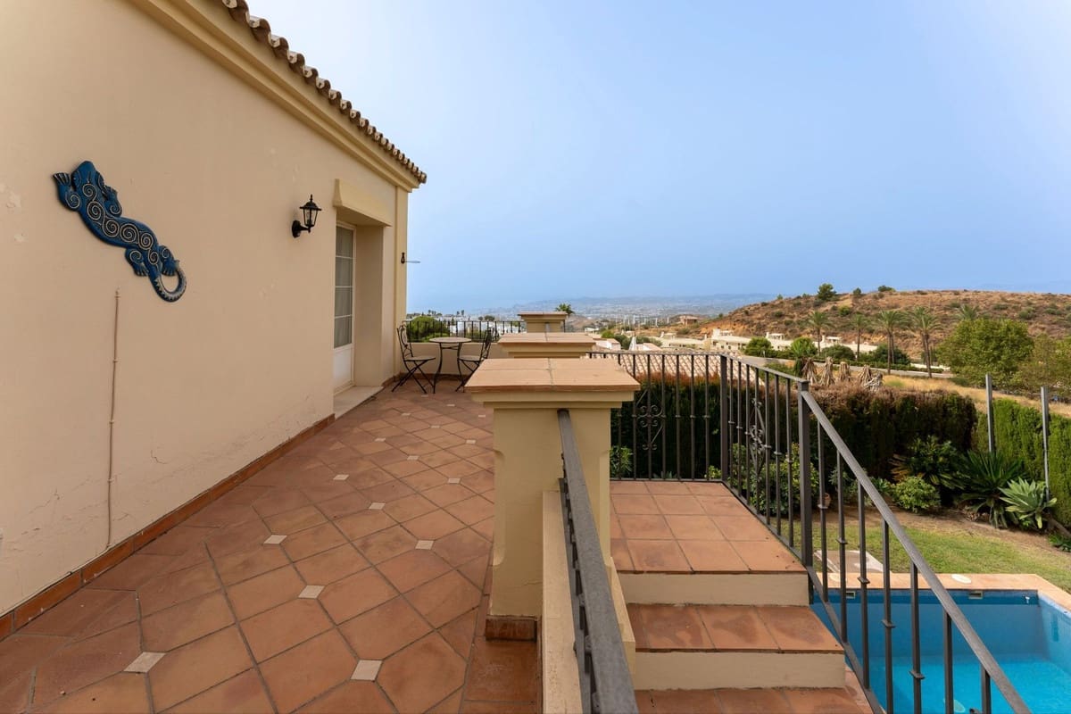 3 soveværelse Villa til salg i Mijas med swimmingpool - € 750.000 (Ref: 9663621)