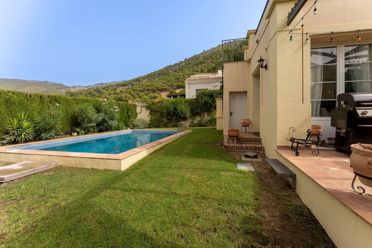 3 soveværelse Villa til salg i Mijas med swimmingpool - € 750.000 (Ref: 9663621)