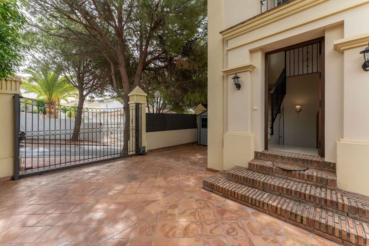 3 soveværelse Villa til salg i Mijas med swimmingpool - € 750.000 (Ref: 9663621)