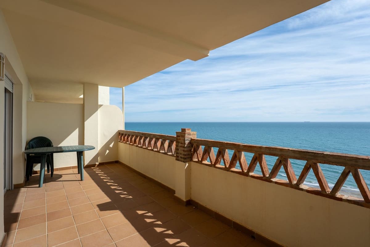 2 bedroom Apartment for sale in Benalmadena Costa with pool - € 340,000 (Ref: 9667078)