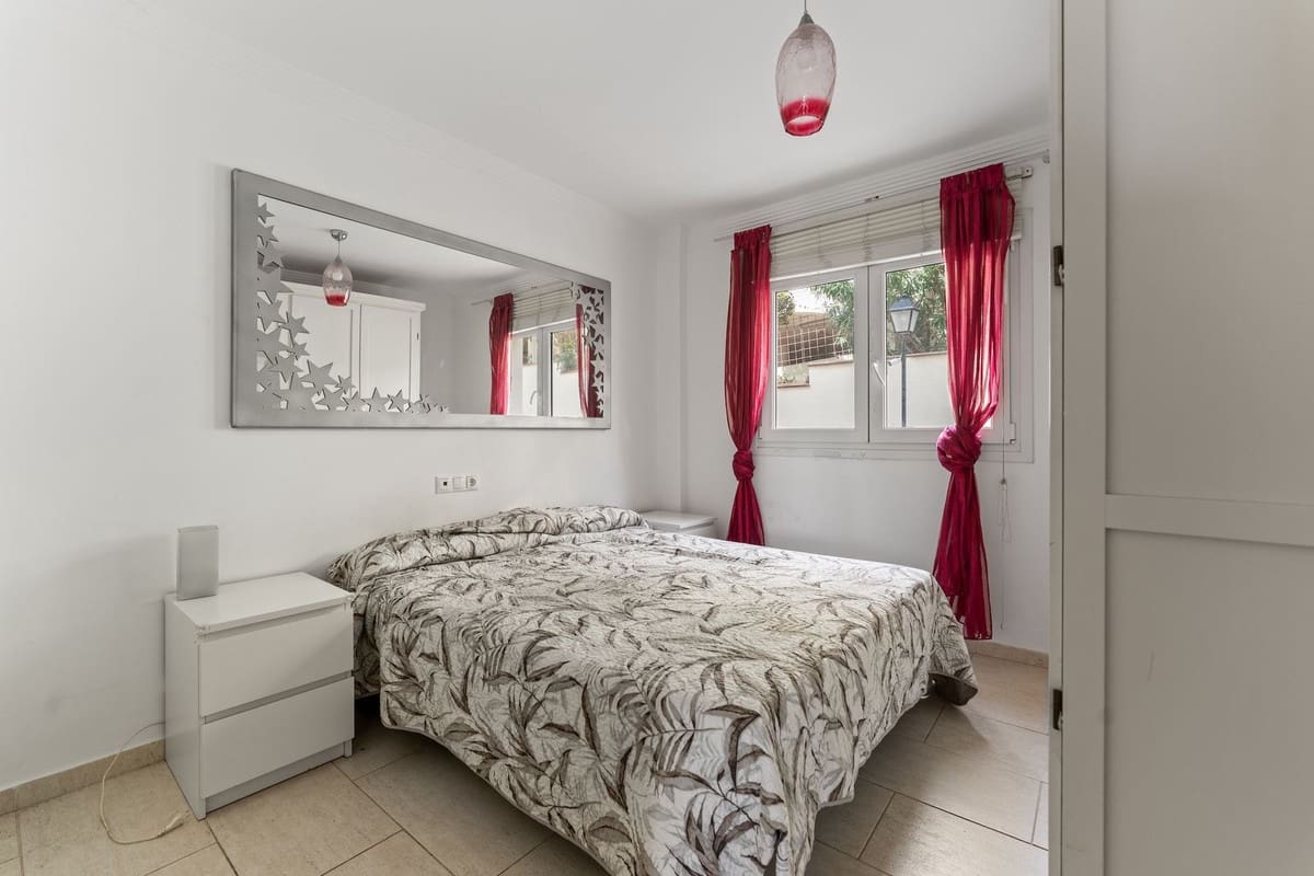 2 bedroom Apartment for sale in Benalmadena Costa with pool - € 340,000 (Ref: 9667078)