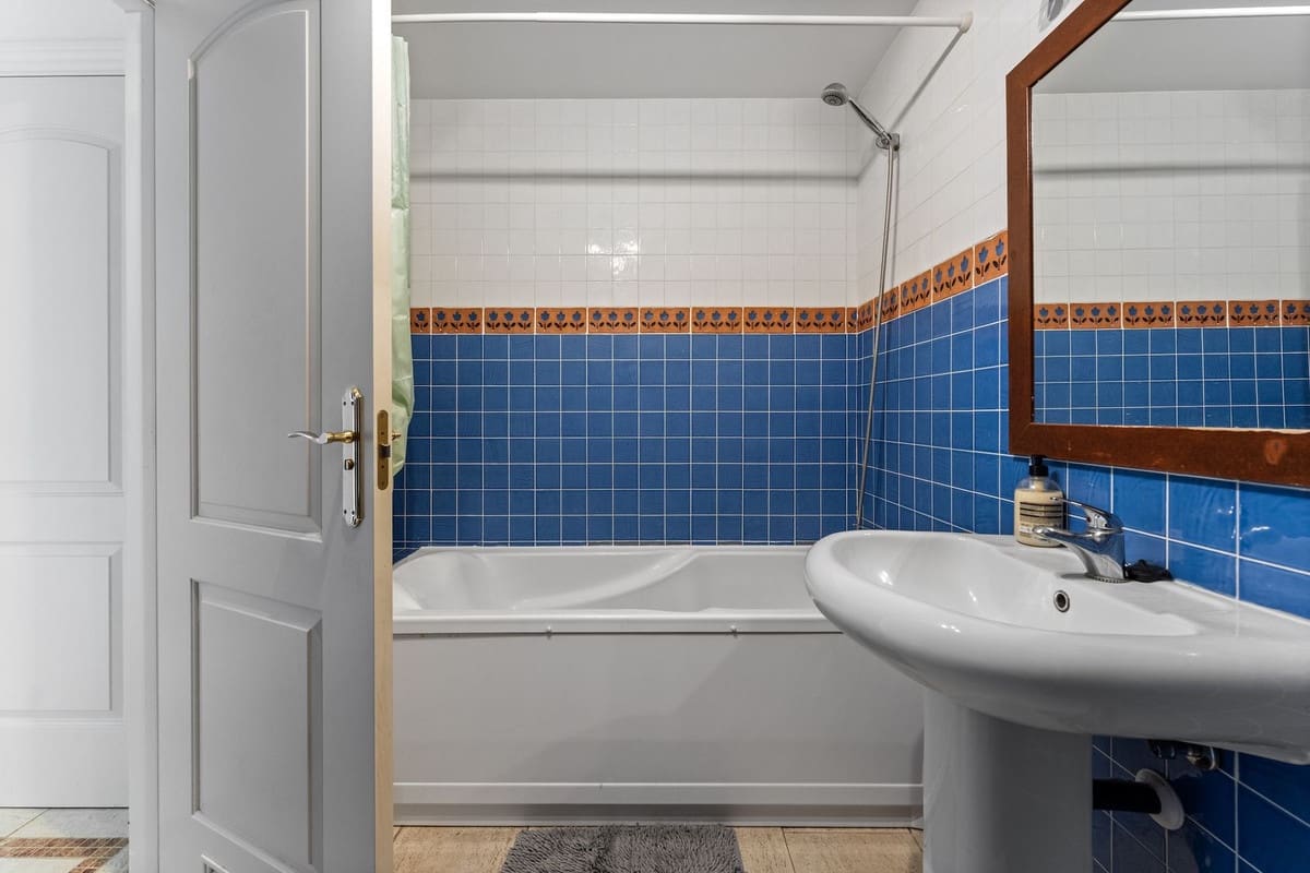 2 bedroom Apartment for sale in Benalmadena Costa with pool - € 340,000 (Ref: 9667078)