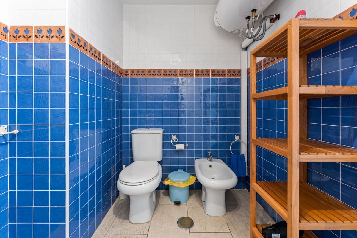 2 bedroom Apartment for sale in Benalmadena Costa with pool - € 340,000 (Ref: 9667078)