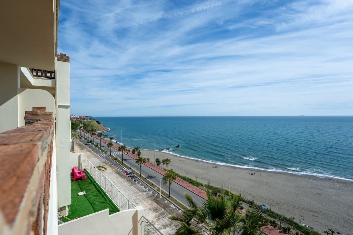 2 bedroom Apartment for sale in Benalmadena Costa with pool - € 340,000 (Ref: 9667078)
