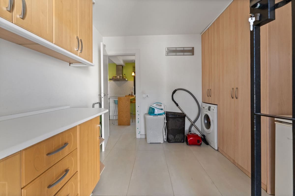 3 bedroom Villa for sale in La Sierrezuela with pool - € 649,000 (Ref: 9707483)