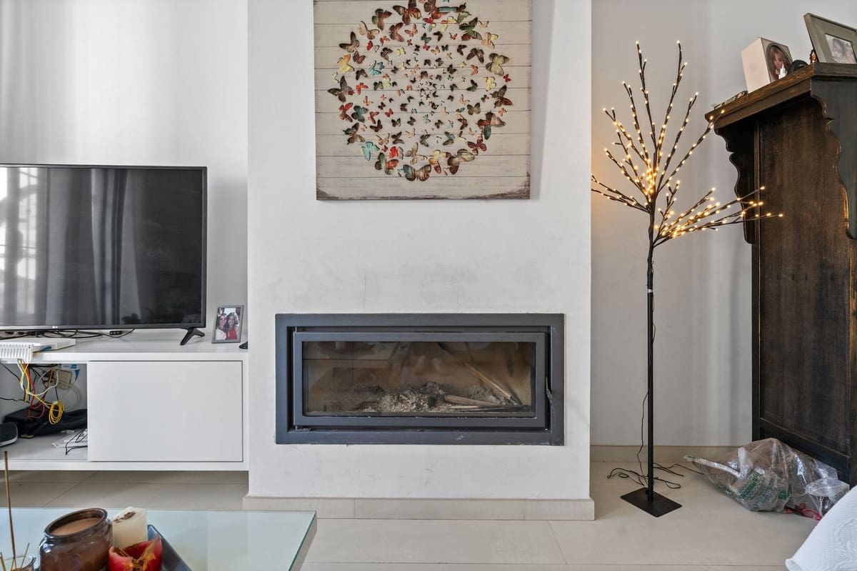 3 bedroom Villa for sale in La Sierrezuela with pool - € 649,000 (Ref: 9707483)