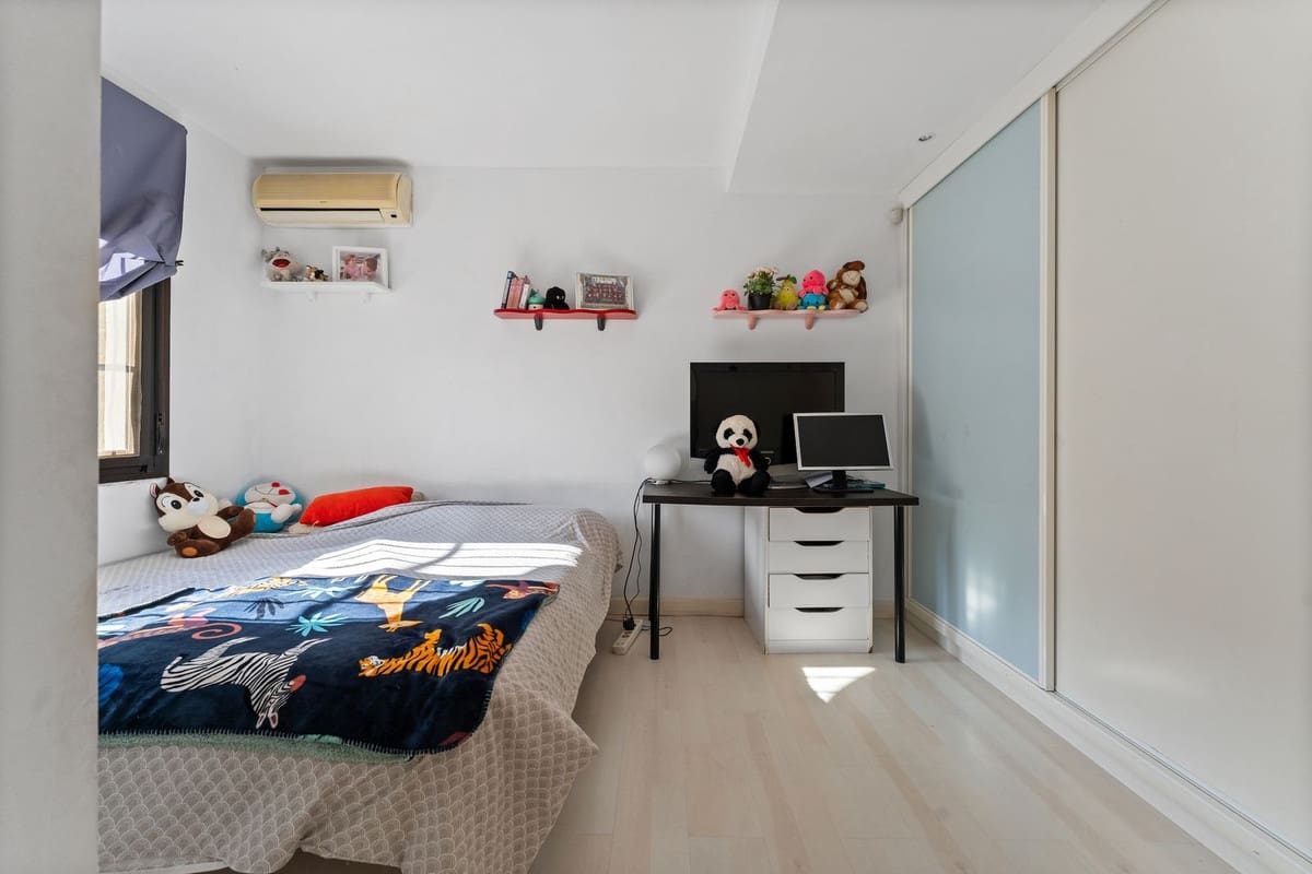 3 bedroom Villa for sale in La Sierrezuela with pool - € 649,000 (Ref: 9707483)