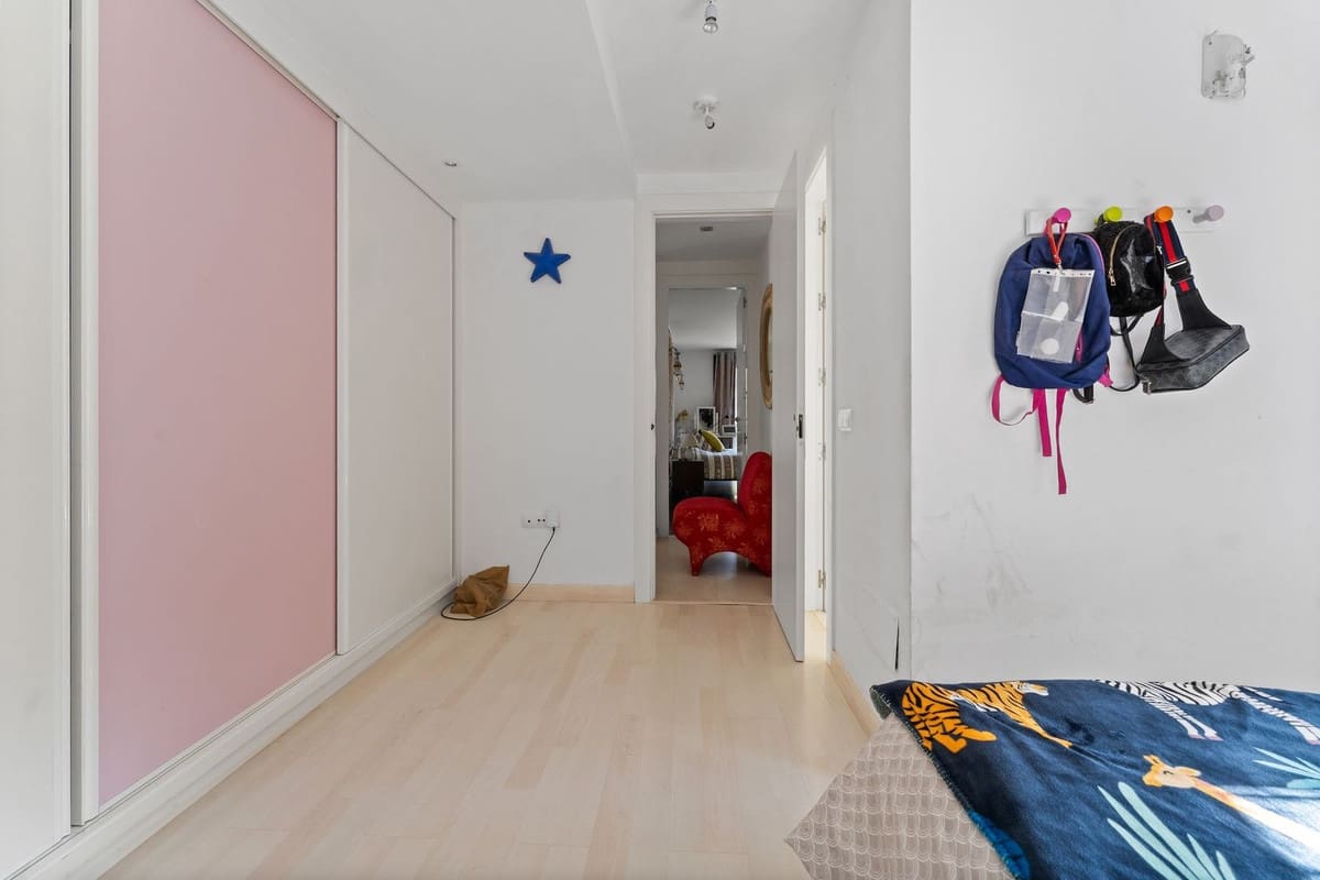 3 bedroom Villa for sale in La Sierrezuela with pool - € 649,000 (Ref: 9707483)