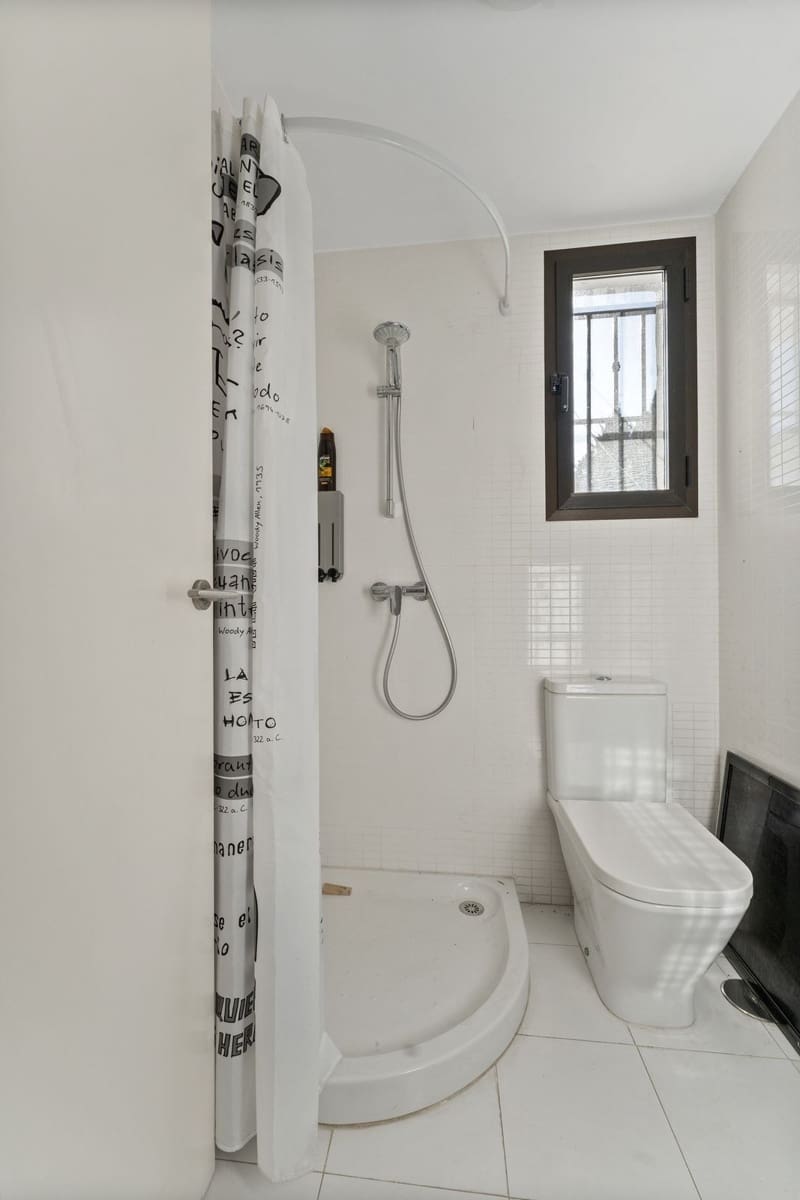 3 bedroom Villa for sale in La Sierrezuela with pool - € 649,000 (Ref: 9707483)