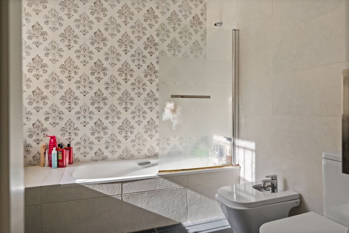 3 bedroom Villa for sale in La Sierrezuela with pool - € 649,000 (Ref: 9707483)