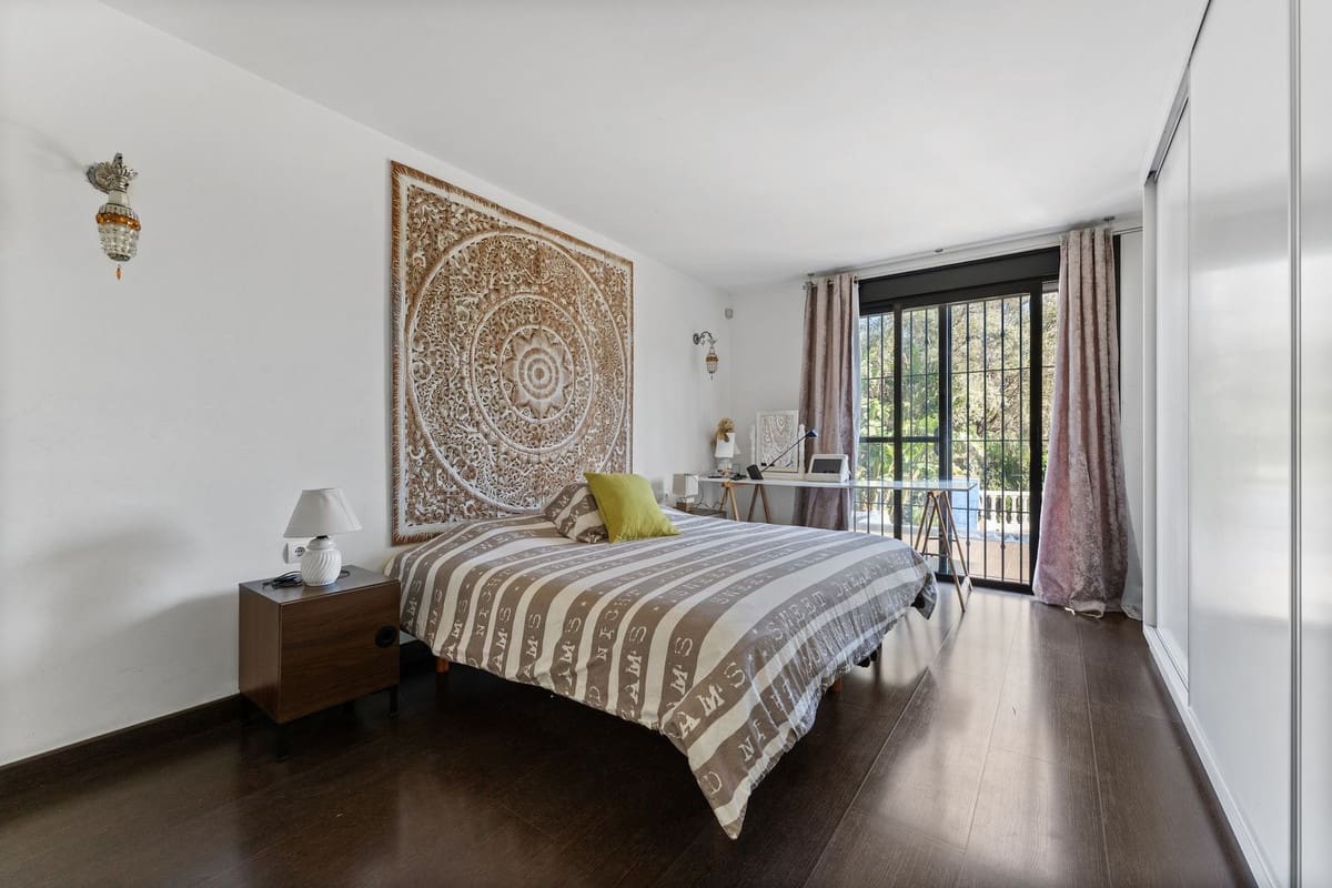 3 bedroom Villa for sale in La Sierrezuela with pool - € 649,000 (Ref: 9707483)