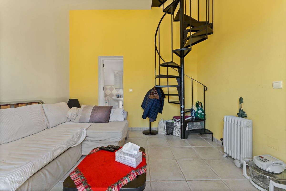 3 bedroom Villa for sale in La Sierrezuela with pool - € 649,000 (Ref: 9707483)