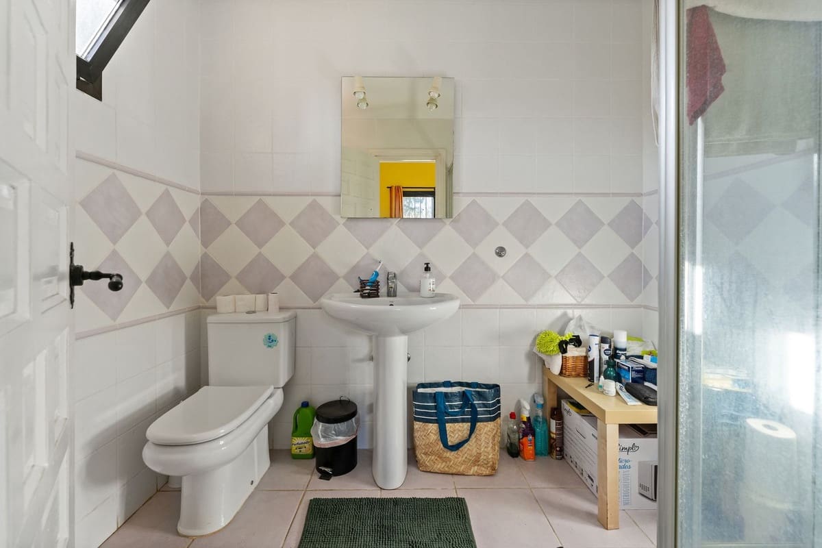 3 bedroom Villa for sale in La Sierrezuela with pool - € 649,000 (Ref: 9707483)