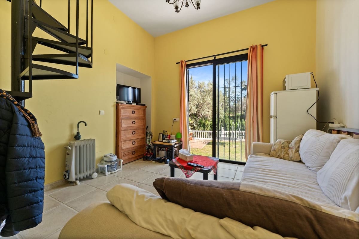 3 bedroom Villa for sale in La Sierrezuela with pool - € 649,000 (Ref: 9707483)