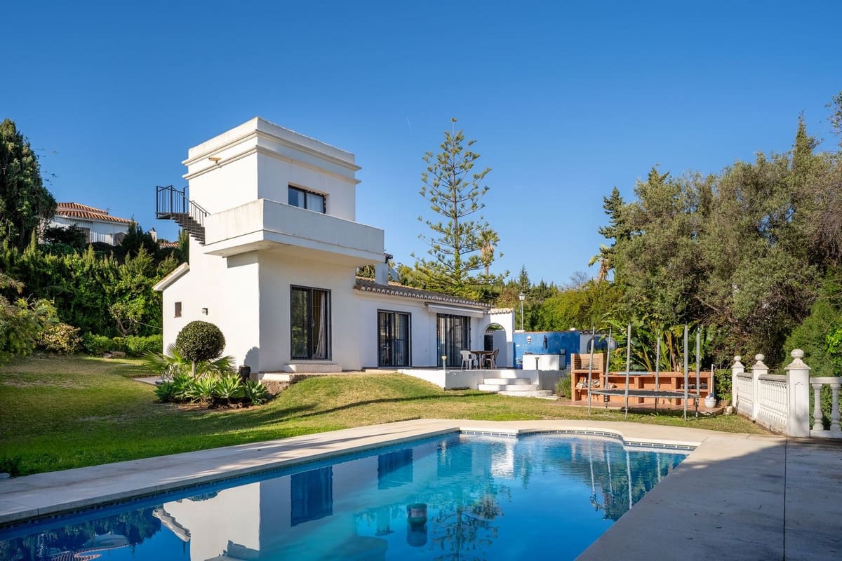 3 bedroom Villa for sale in La Sierrezuela with pool - € 649,000 (Ref: 9707483)