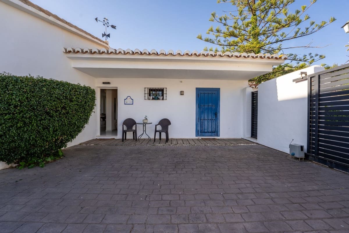 3 bedroom Villa for sale in La Sierrezuela with pool - € 649,000 (Ref: 9707483)