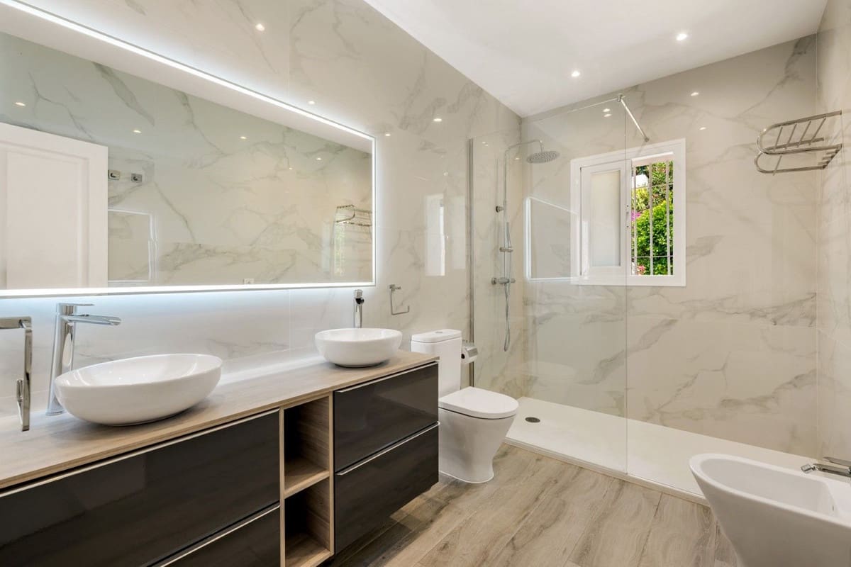 4 bedroom Villa for sale in Las Lagunas de Mijas with pool - € 1,380,000 (Ref: 9713262)