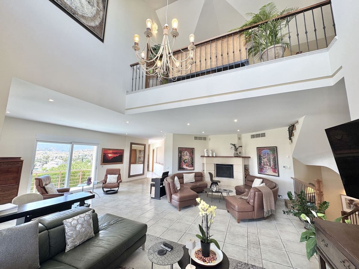 6 bedroom Villa for sale in Mijas Golf with pool - € 1,975,000 (Ref: 9713888)