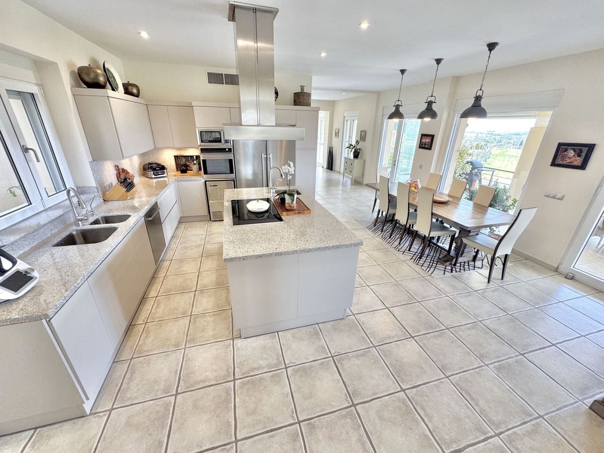 6 bedroom Villa for sale in Mijas Golf with pool - € 1,975,000 (Ref: 9713888)