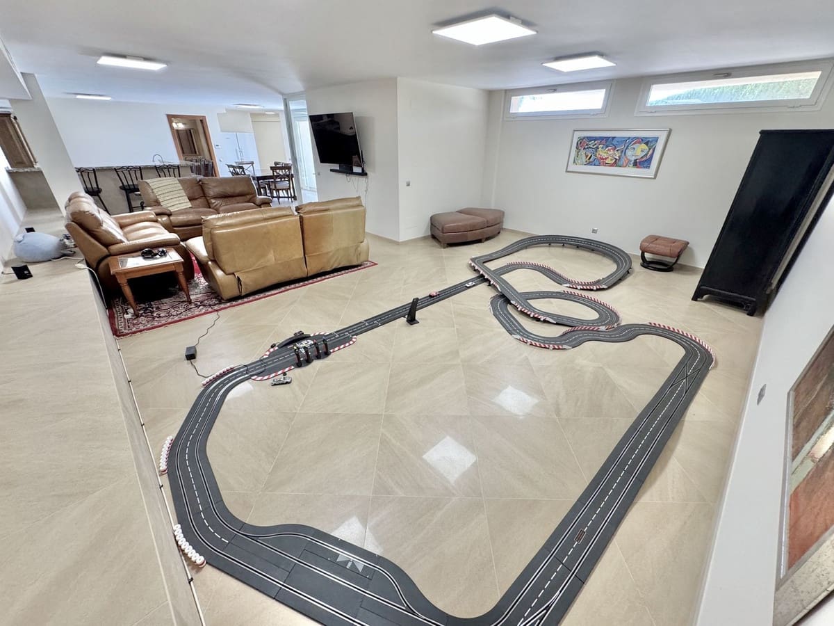 6 bedroom Villa for sale in Mijas Golf with pool - € 1,975,000 (Ref: 9713888)