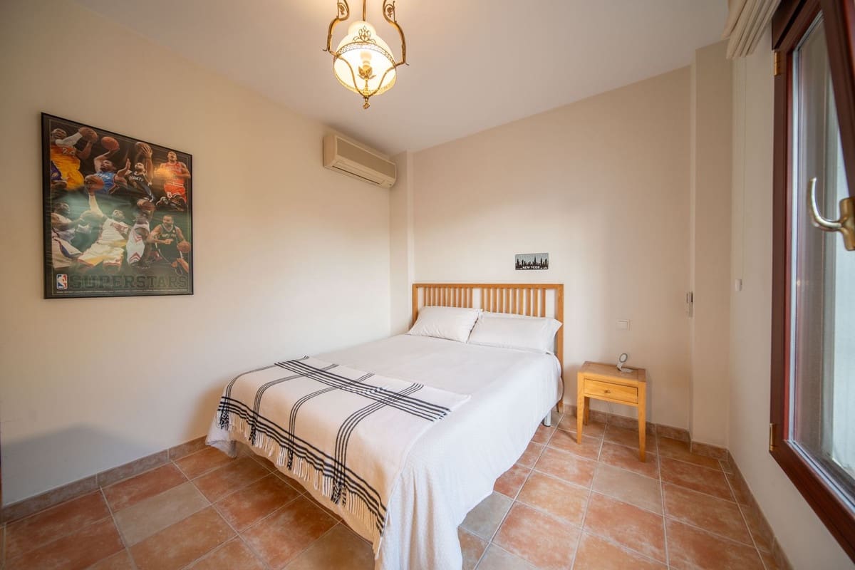 5 bedroom Villa for sale in Las Lagunas de Mijas with pool - € 1,125,000 (Ref: 9720583)