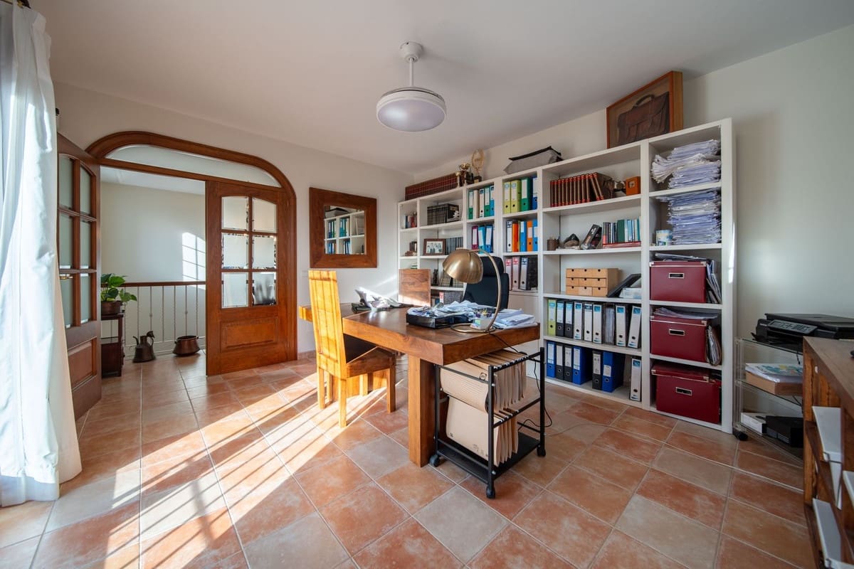 5 bedroom Villa for sale in Las Lagunas de Mijas with pool - € 1,125,000 (Ref: 9720583)