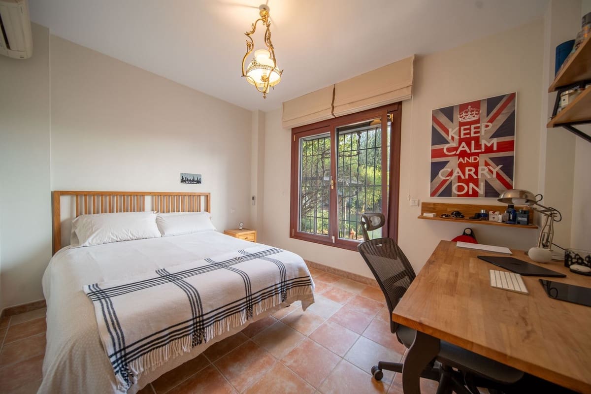 5 bedroom Villa for sale in Las Lagunas de Mijas with pool - € 1,125,000 (Ref: 9720583)