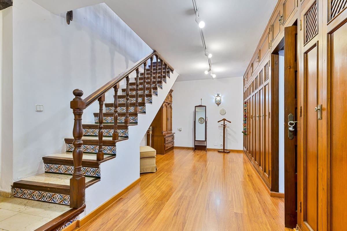 4 bedroom Villa for sale in Mijas with pool - € 1,399,000 (Ref: 9730826)