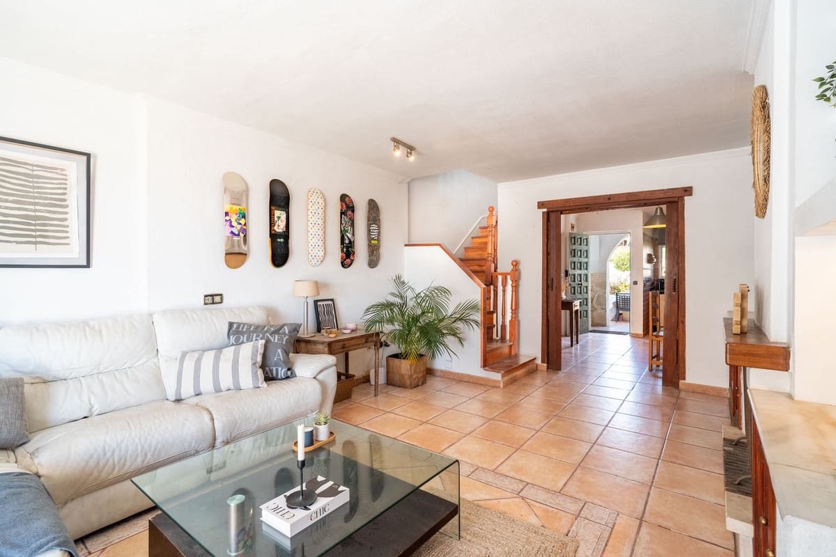 3 bedroom Villa for sale in Las Lagunas de Mijas with pool - € 439,000 (Ref: 9783439)