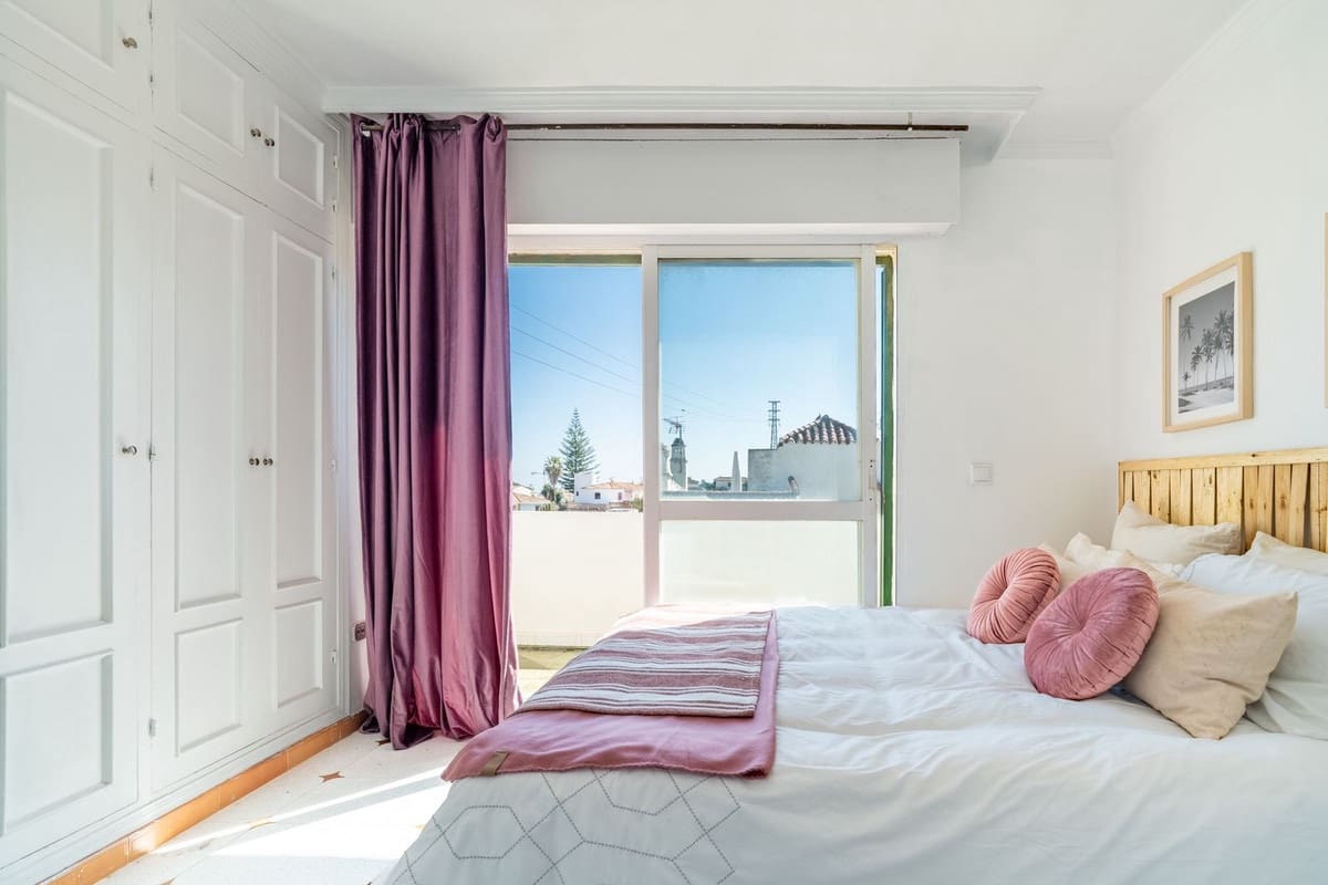 3 bedroom Villa for sale in Las Lagunas de Mijas with pool - € 439,000 (Ref: 9783439)